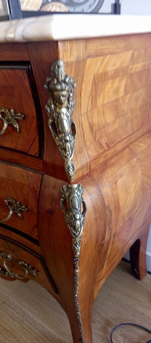 Vendo cómoda estilo Luís XV