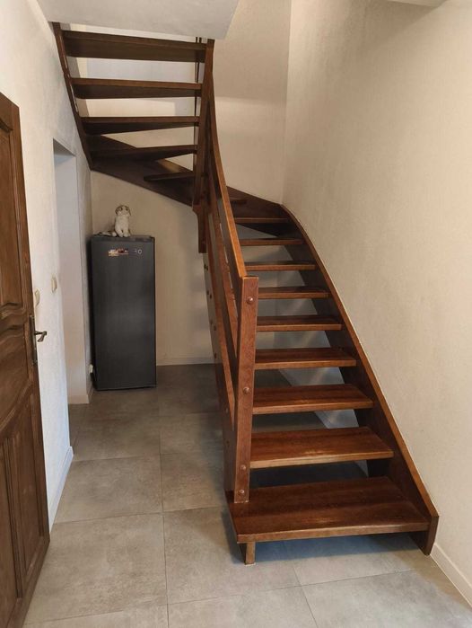 schody drewniane samonośne