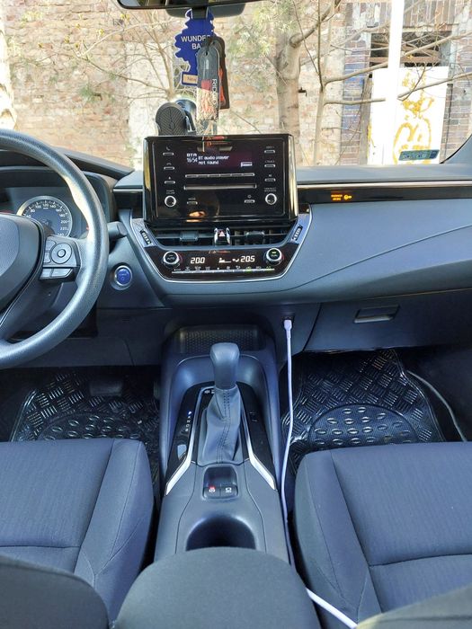 Toyota Corolla 1.8 hybrid rok 2019