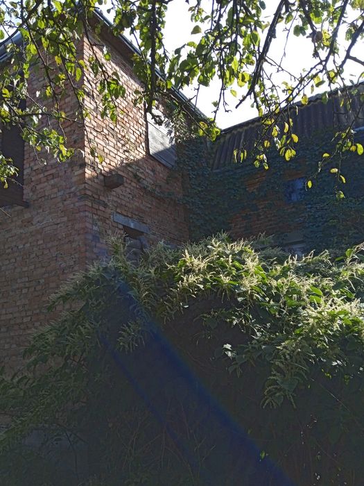 Будинок та земельна ділянка 0,5 га в дуже гарному місці близько Львова