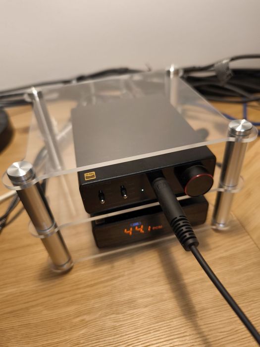 DAC+Amplificador Topping E30+L30 com cabos RCA e rack