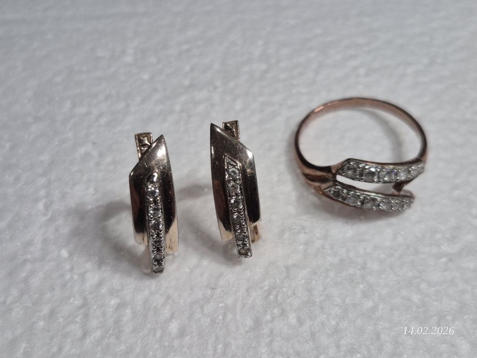 Срібні сережки та каблучка з фіанітами (925 проба)