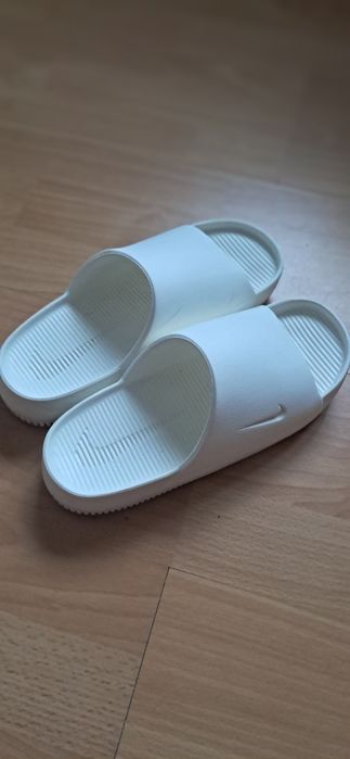 Klapki Nike białe