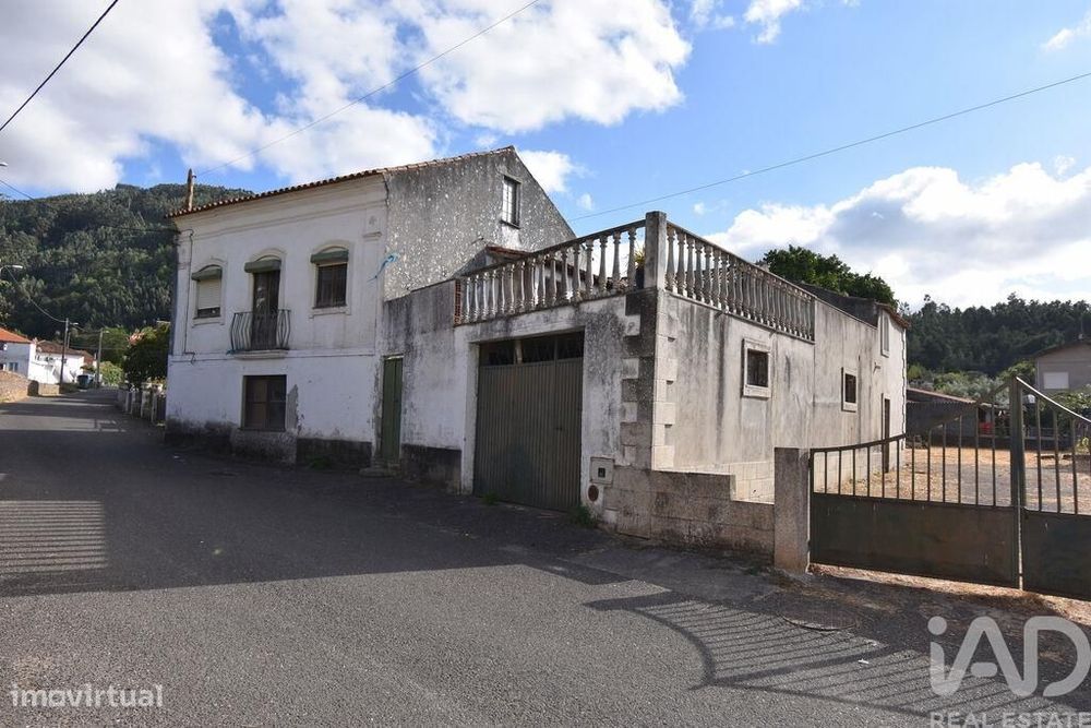Casa tradicional T3 em Miranda do Corvo de 220,00 m2