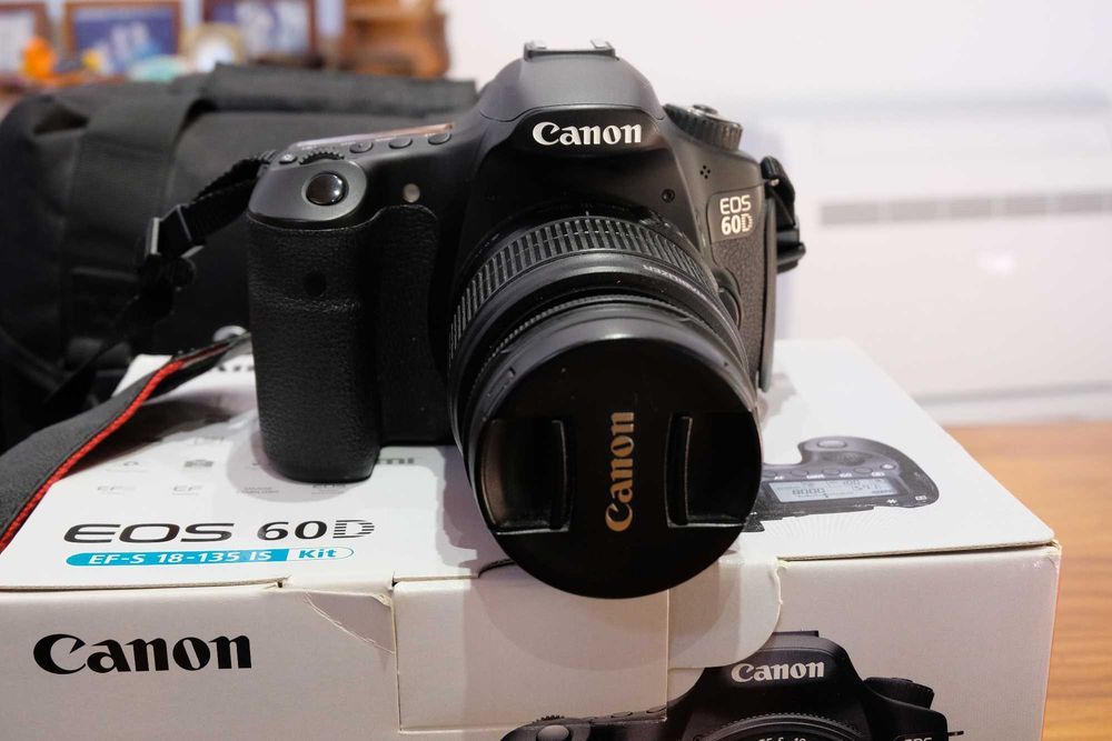 Canon EOS 60D + Zoom Sigma 18-300 e acessórios