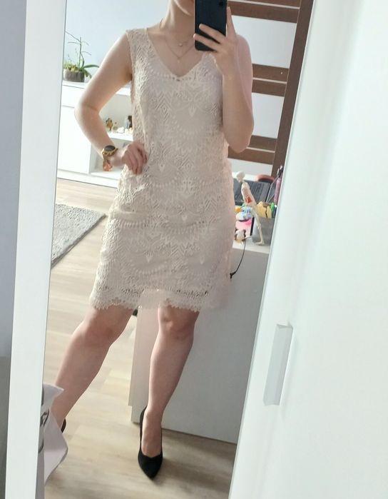 Jasna elegancka sukienka