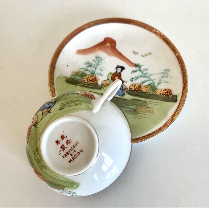 Chavena e pires de chá em porcelana oriental