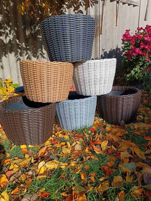 кашпо з ротангу для квітів