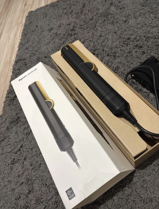 Dyson airstrait w kolorze czarno zlotym, mało uzywany