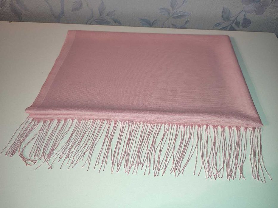 Палантін світло-рожевий, легкий, для літа.