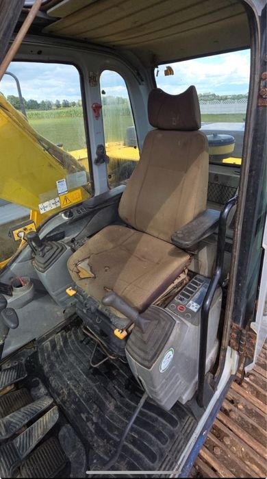 Koparka gąsienicowa KOBELCO New Holland E215