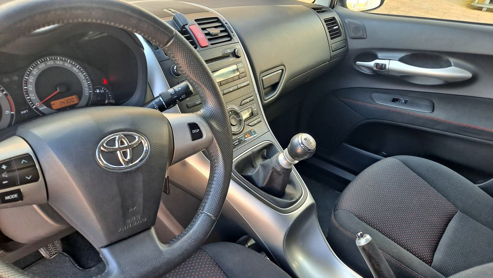 Toyota Auris 1.4 D-4D Pack Sport — 2011
