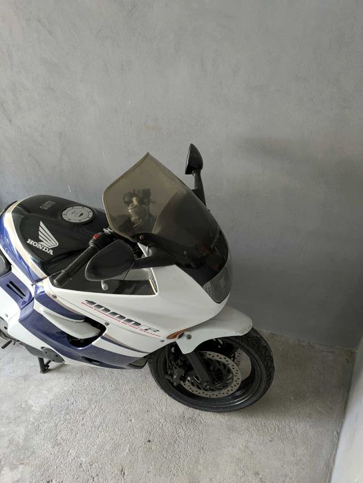 Mota Honda CBR 1000F