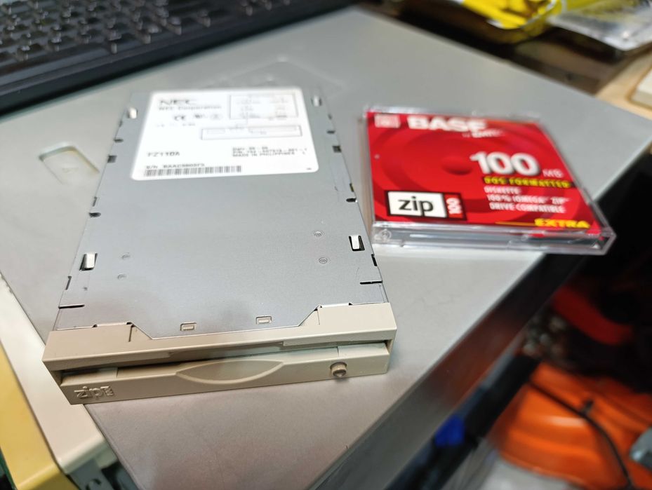 Stacji dysków dyskietek ZIP NEC FZ110A