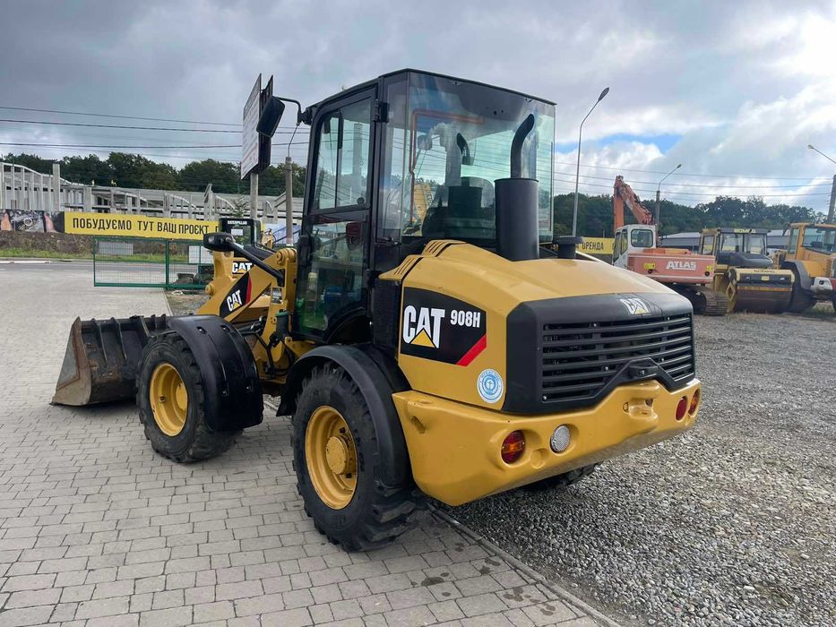 Фронтальний навантажувач Caterpillar 908H  2011 року