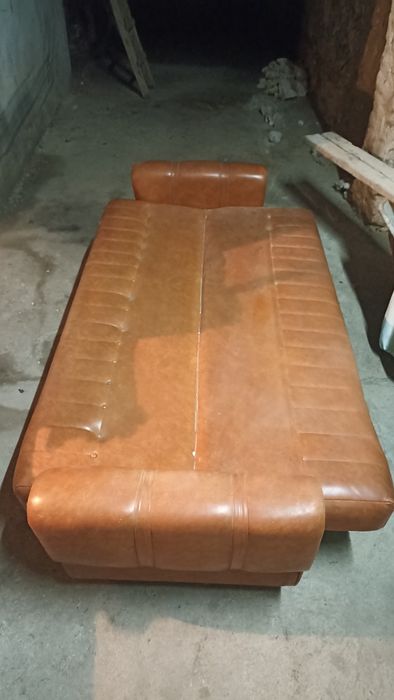 Sofá cama antigo em couro