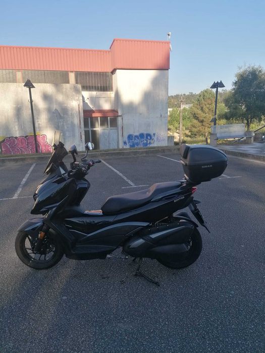 Scooter Zontes 125 M (2023) – Full Extras – Top Case Shad, Quad Lock, Pneus Novos