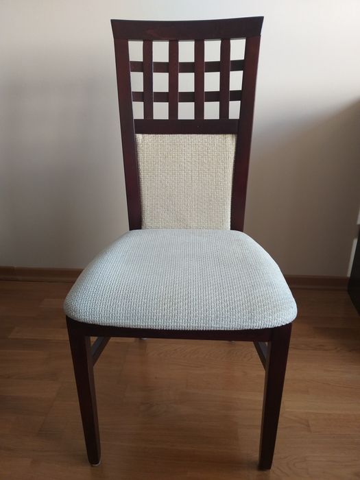 Krzesło używane w b.dobrym stanie.