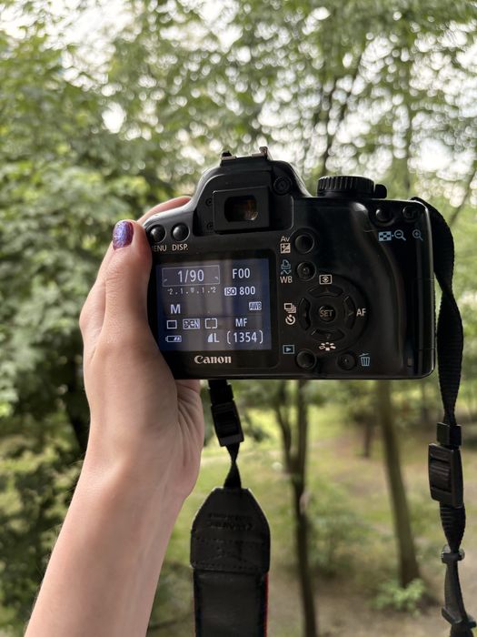 дзеркалка canon eos 1000d