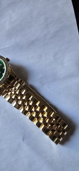 Zegarek damski z cyrkoniami