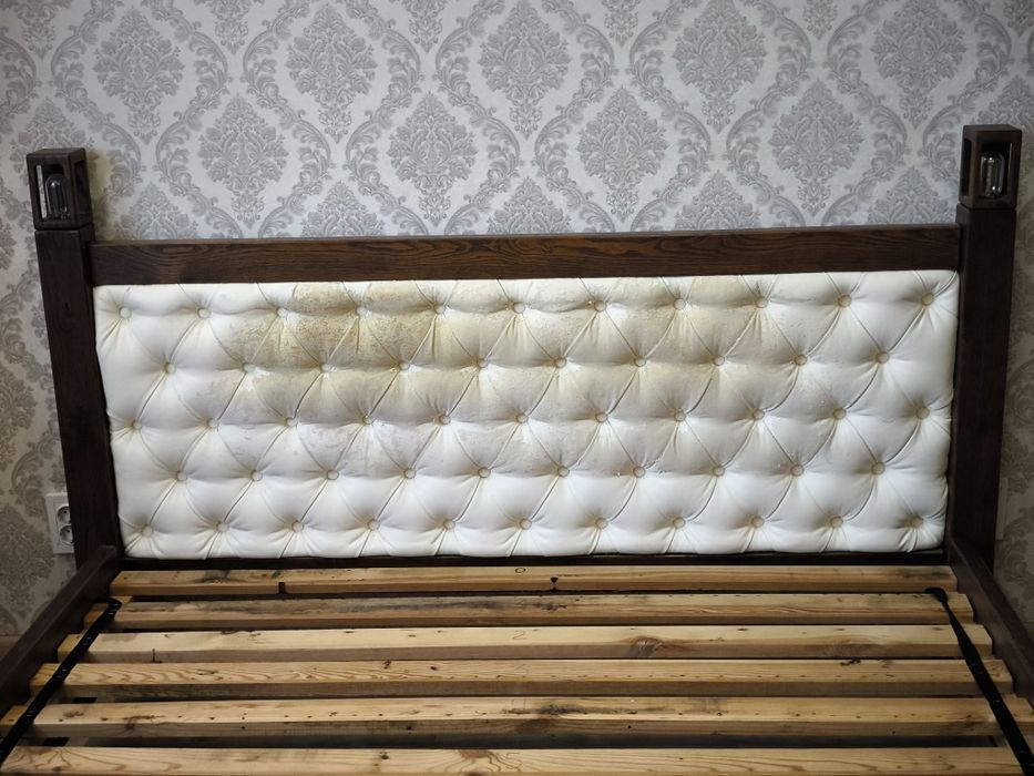 Продам кровать дуб масив