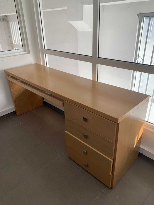 Secretária de Madeira Maciça