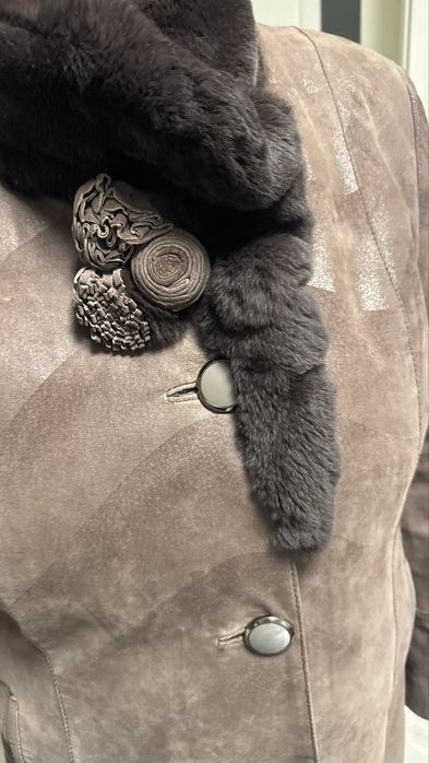 Жіноче натуральне шкіряне ( утеплене) демисезонне пальто. Розмір 52.