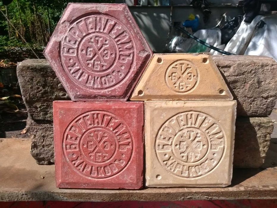Старинная антикварная царская плитка, кирпич, черепица, печные изразцы