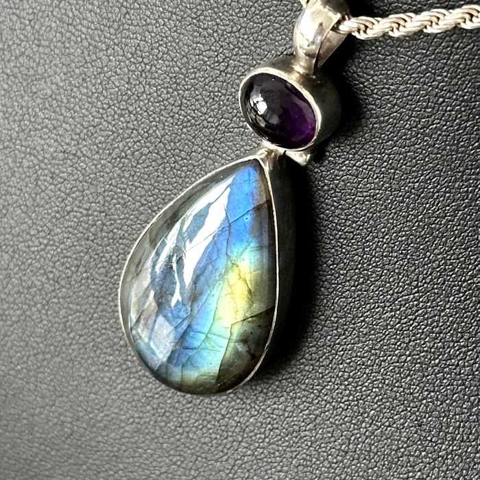 Srebrny naszyjnik z Labradorytem "Świątynia Gwiazd" i kwarcem