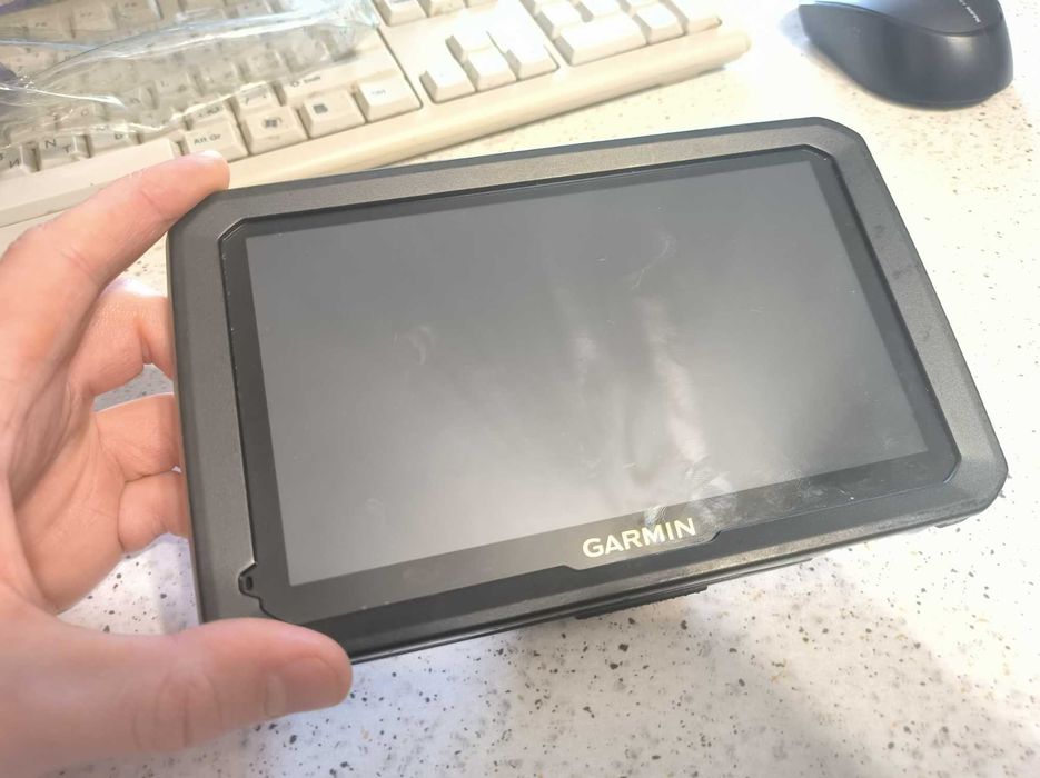 Автонавігатор з безкоштовним оновленням карт Garmin Dezl 770