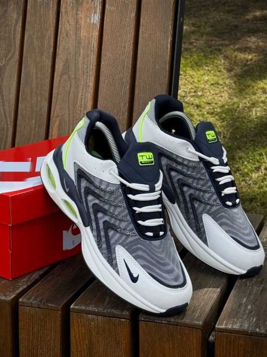 Чоловічі кросівки  Nike Air Max TW V9 чорні black grey neon