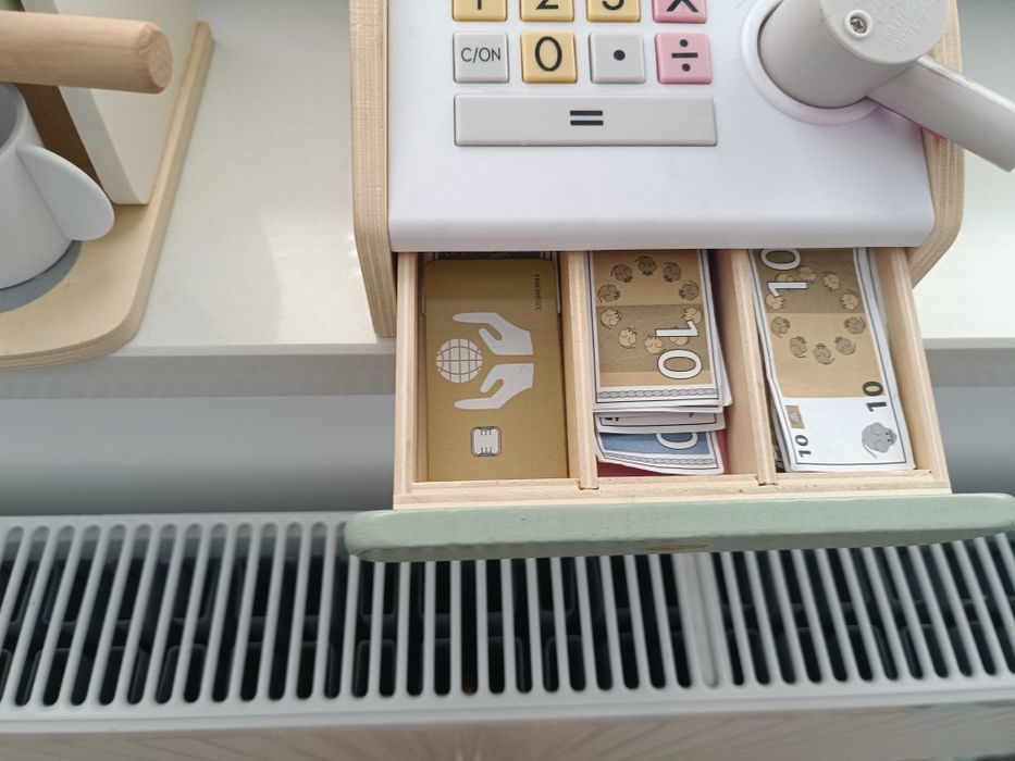 Drewniane zabawki Playtive ekspres do kawy i kasa fiskalna