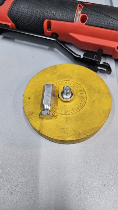 Milwaukee M12 FTB adapter do usuwania kleju