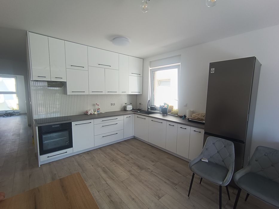 Meble na wymiar  Kuchnie/Szafy i inne