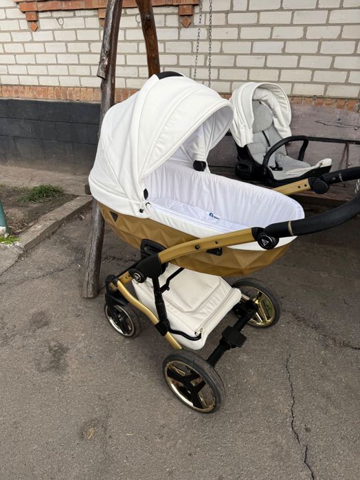Продам каляску Junama Diamond 2в1
