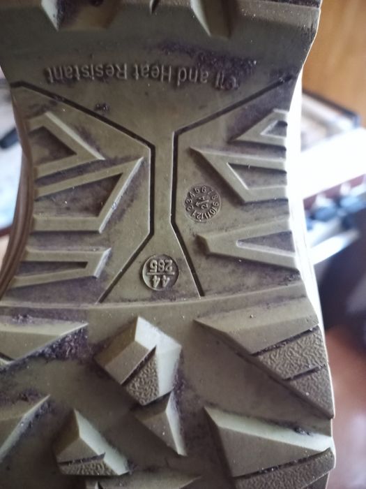 Продам,один день ходили.Берци отличные.Осень,зима,весна