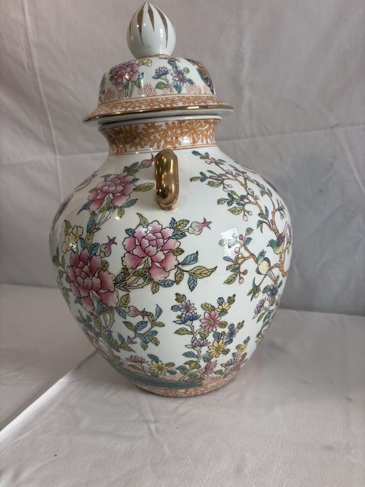 Marca Qianlong  Pote porcelana chinesa do Século XIX, com as armas Dom João V Marca Qianlong