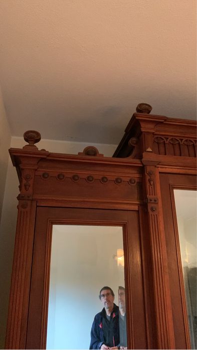 Guarda roupa em madeira