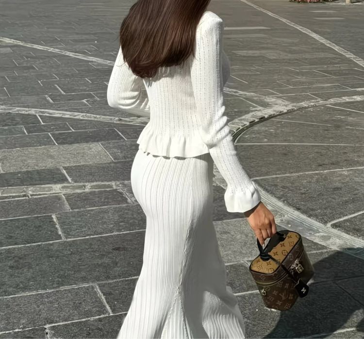 Жіноча біла сукня