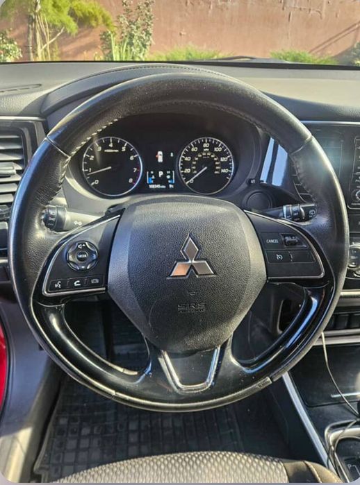 Mitsubishi Outlander 2017 року