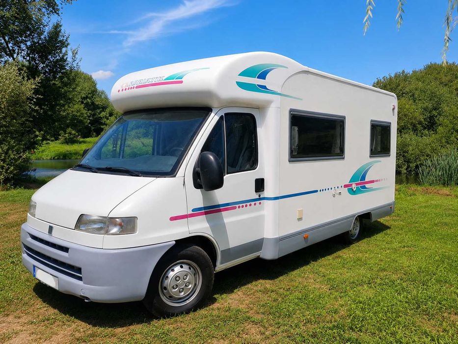 Autocaravana Adria/Fiat 6 Lugares Livrete