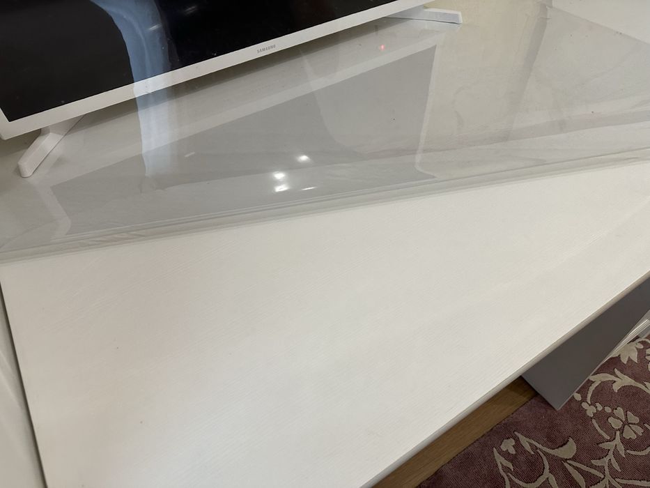 Меблі в дитячу кімнату в білому кольорі, пенал,шафа, стіл,