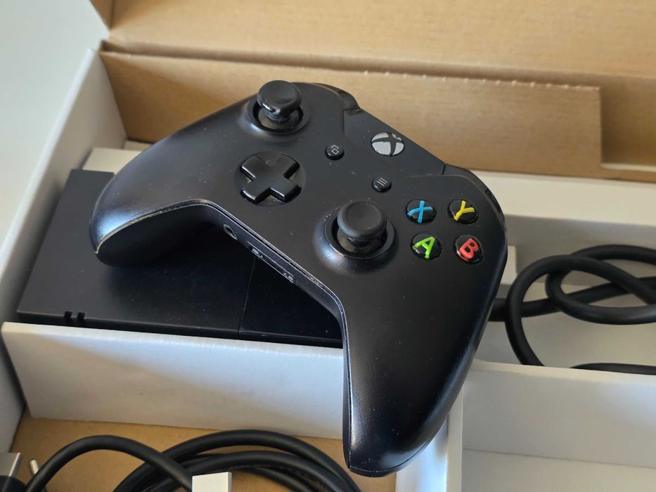 Konsola Microsoft XBOX One 1TB zestaw