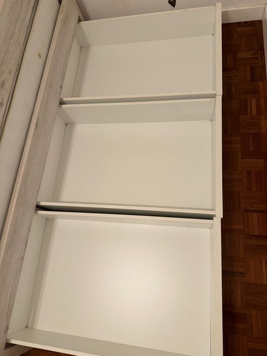 Cama c/ colchões + arrumação – Como nova