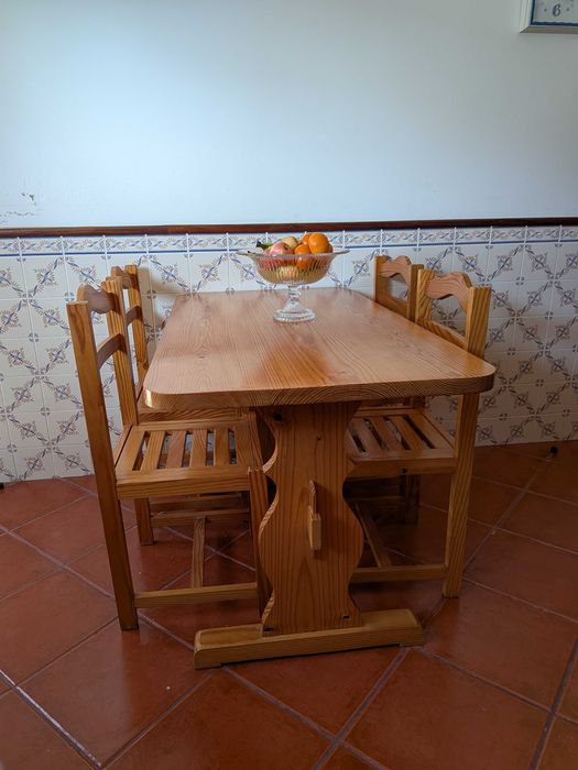 Mesa de refeição em Madeira Maciça com 6 Cadeiras