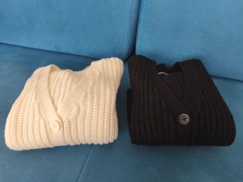 Sweterki r. 146, ecru i czarny