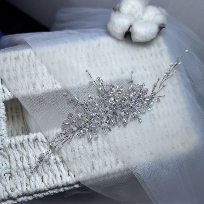 Прикраса для зачіски. Гілочка у волосся з бісеру рожева