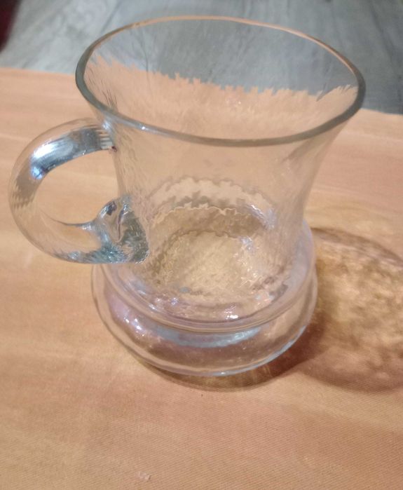 Caneca Trabalhada Vidro Martelado de 0,5 litro - Antiga mas nova