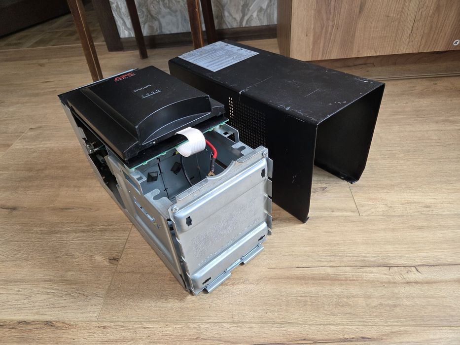 APC Smart-UPS 1000