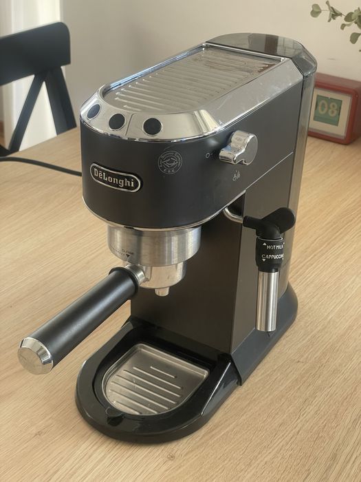 Ekspress kolbowy Delonghi Dedica
